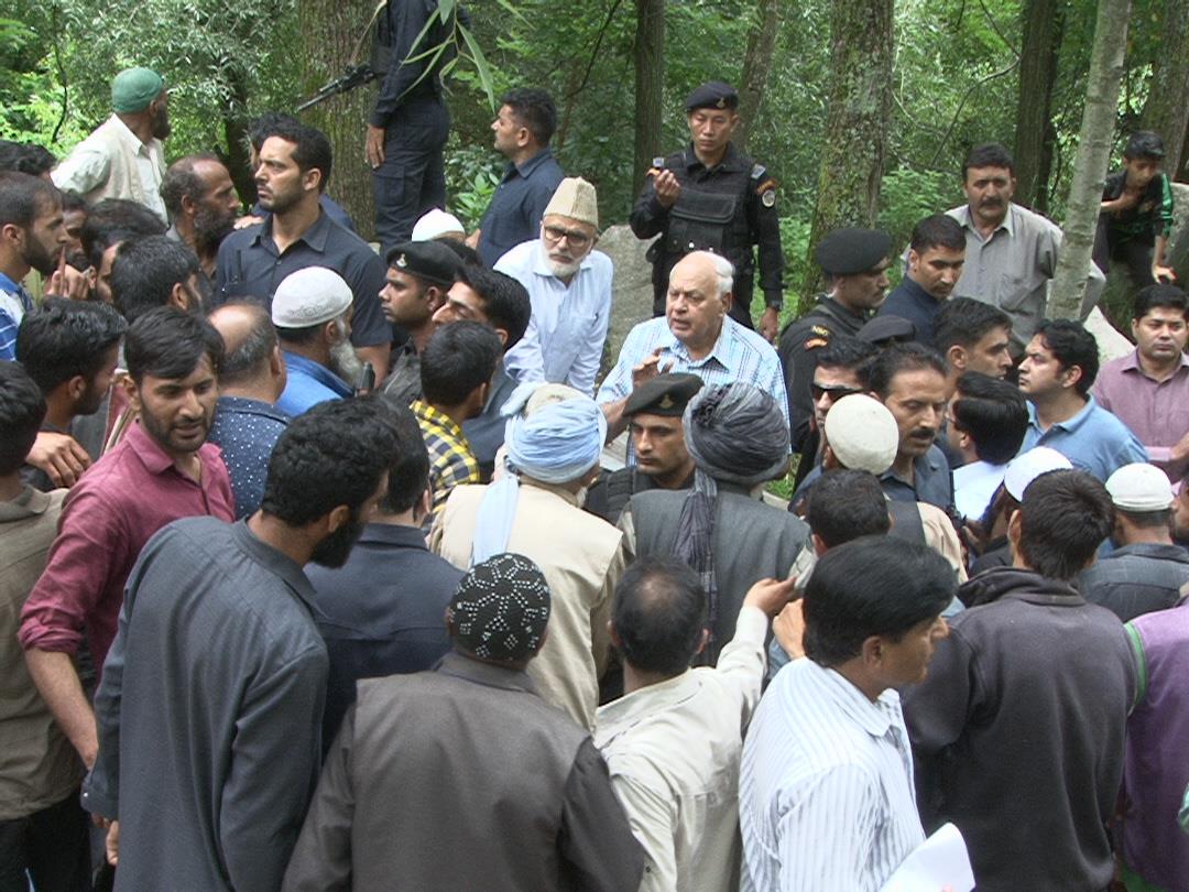 Dr. Farooq visits Faqir Gujree, takes stock of damages due to flash-flood